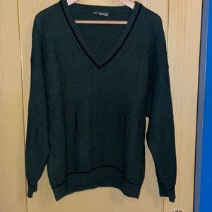 Pelo V-neck sweater. Beautiful green with great detail